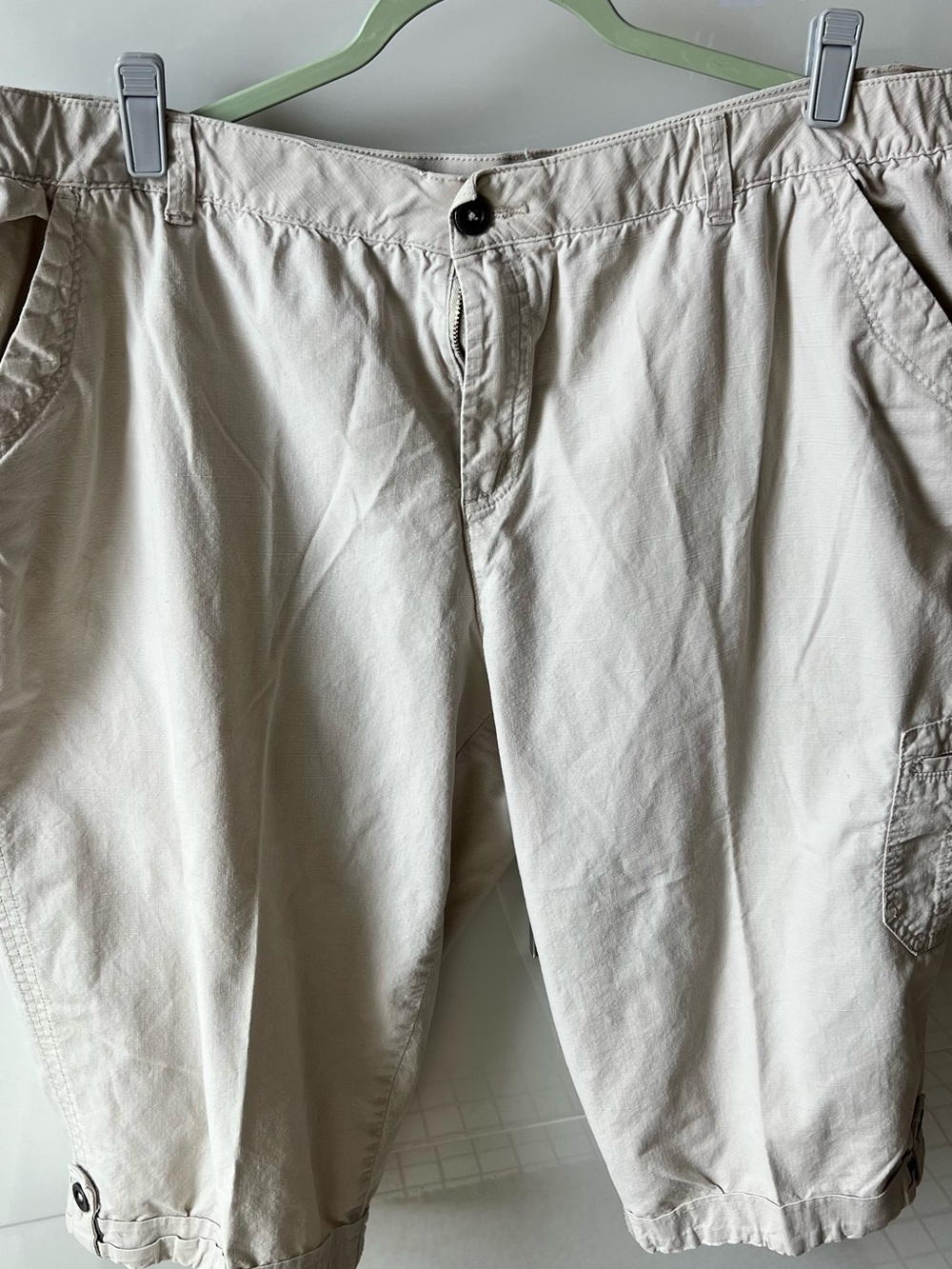 Women’s cjbanks off-white ripstop Capri pants size 20W